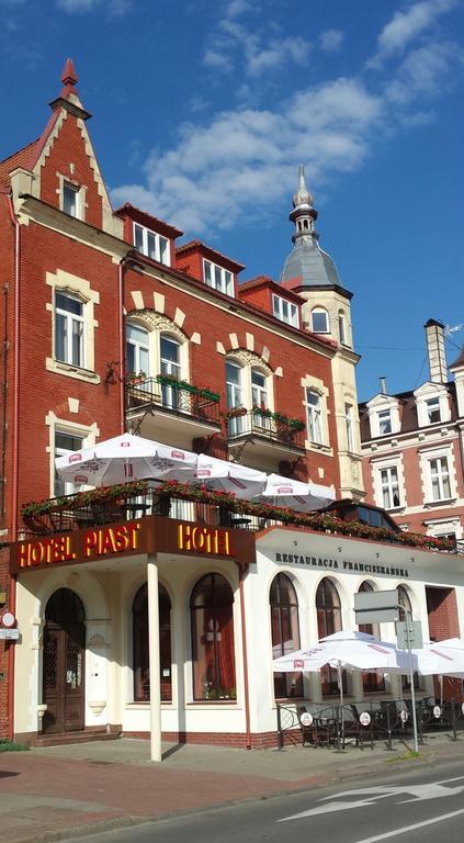 Hotel Piast スウプスク エクステリア 写真